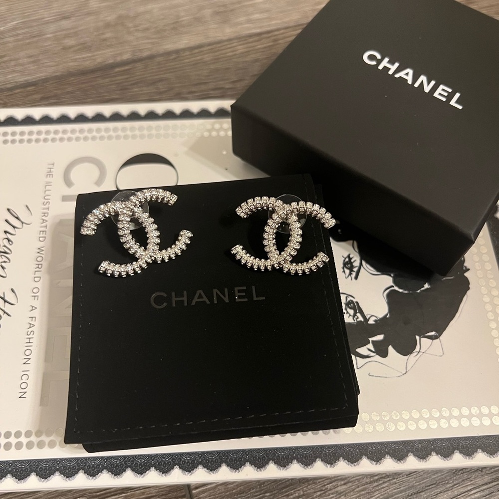 CHANEL 2023 Large Silver Crystal Interlocking CC Logo Stud Earrings - AUTH